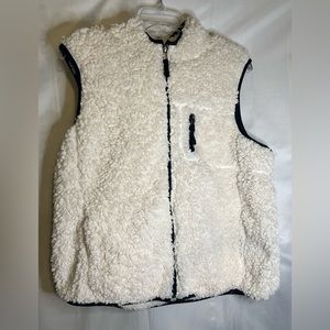 Weatherproof Puffy/Fuzzy Vest. Size XXL. NWOT. Never worn. Cream and navy blue.